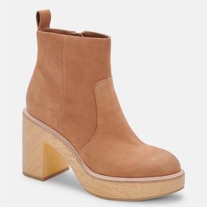 NWOT Dolce Vita Cecile Platform Bootie in Praline Nubuck Size 8.5 Womens